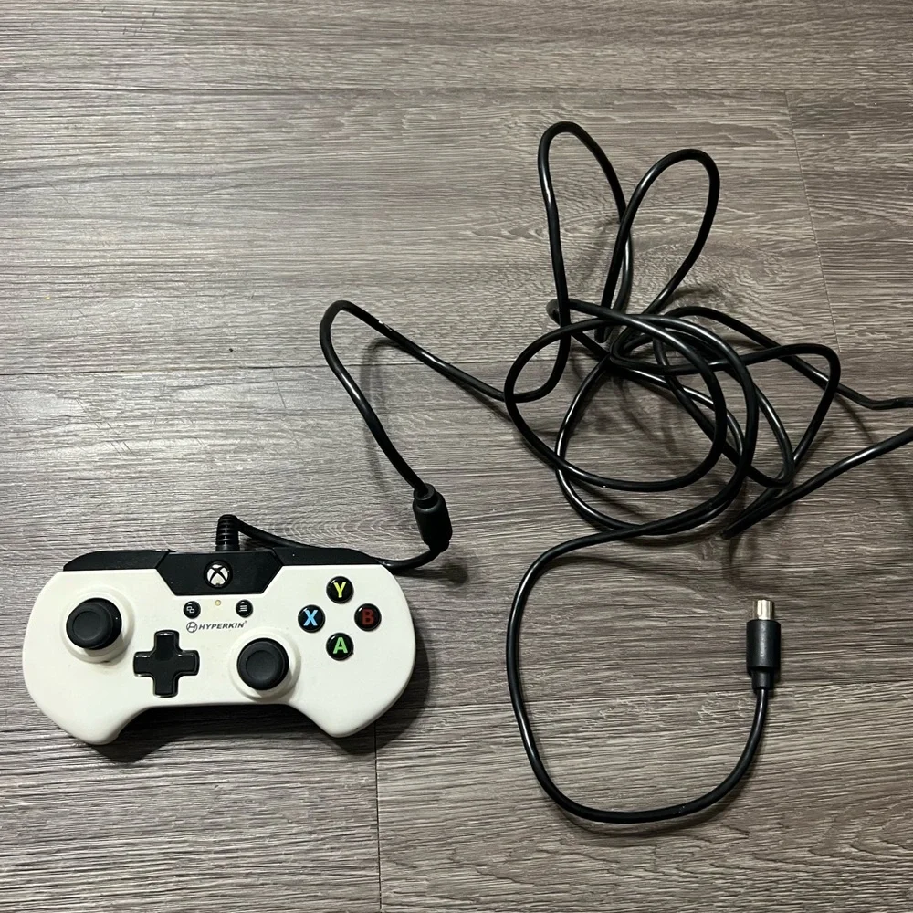 Hyperkin white wired xbox controller 90s style